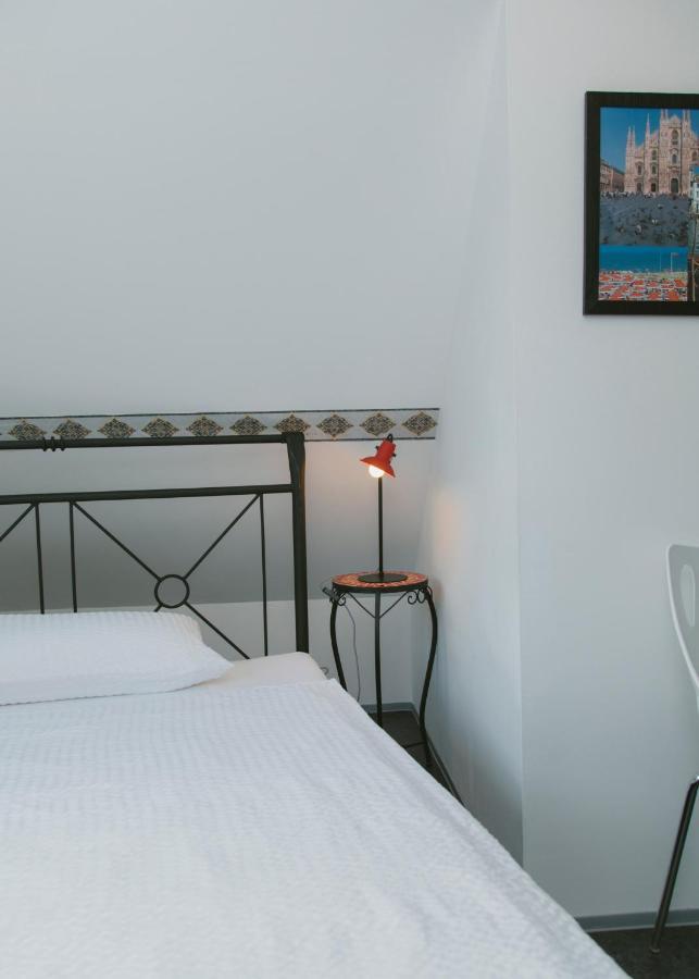 Gaestehaus Vigliarolo Gewerblich Jedes Zimmer Eigenes Bad Gemeinschaftskueche Elmshorn Esterno foto
